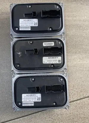 W205 / W213 Headlight Charger