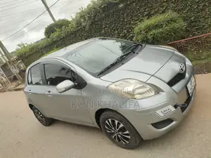 Toyota Vitz 1.3 FWD 5dr 2010 Gray