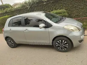 Toyota Vitz 1.3 FWD 5dr 2010 Gray