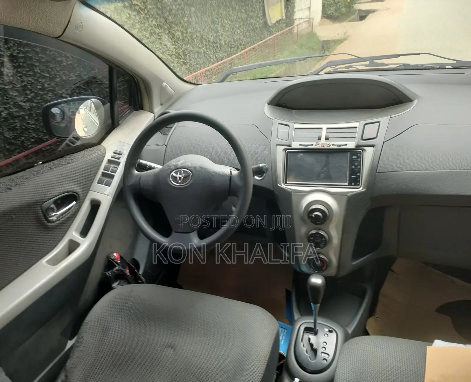 Toyota Vitz 1.3 FWD 5dr 2010 Gray