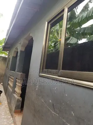 Restaurant Space 3bdrm House in Azumah, West Hills Mall Area for Sale