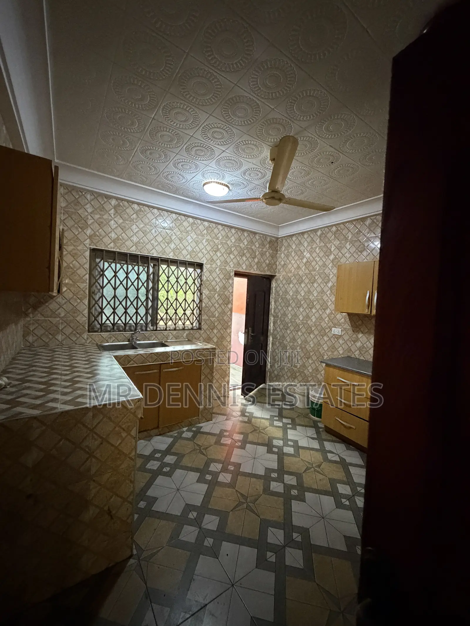 3bdrm Apartment in Westhills Mall for rent