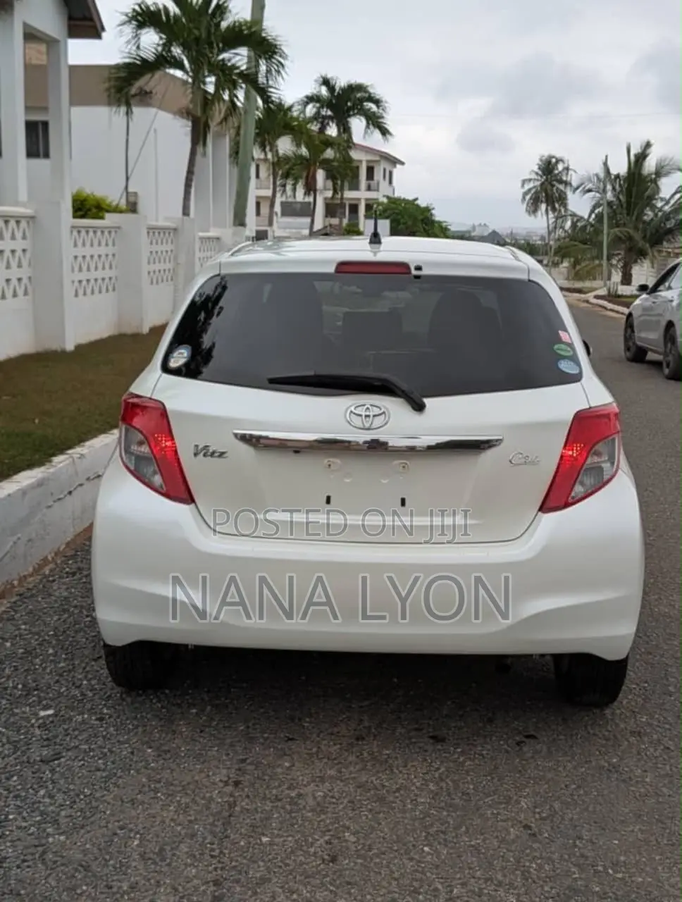 Toyota Vitz 1.3 FWD 5dr 2013 Pearl