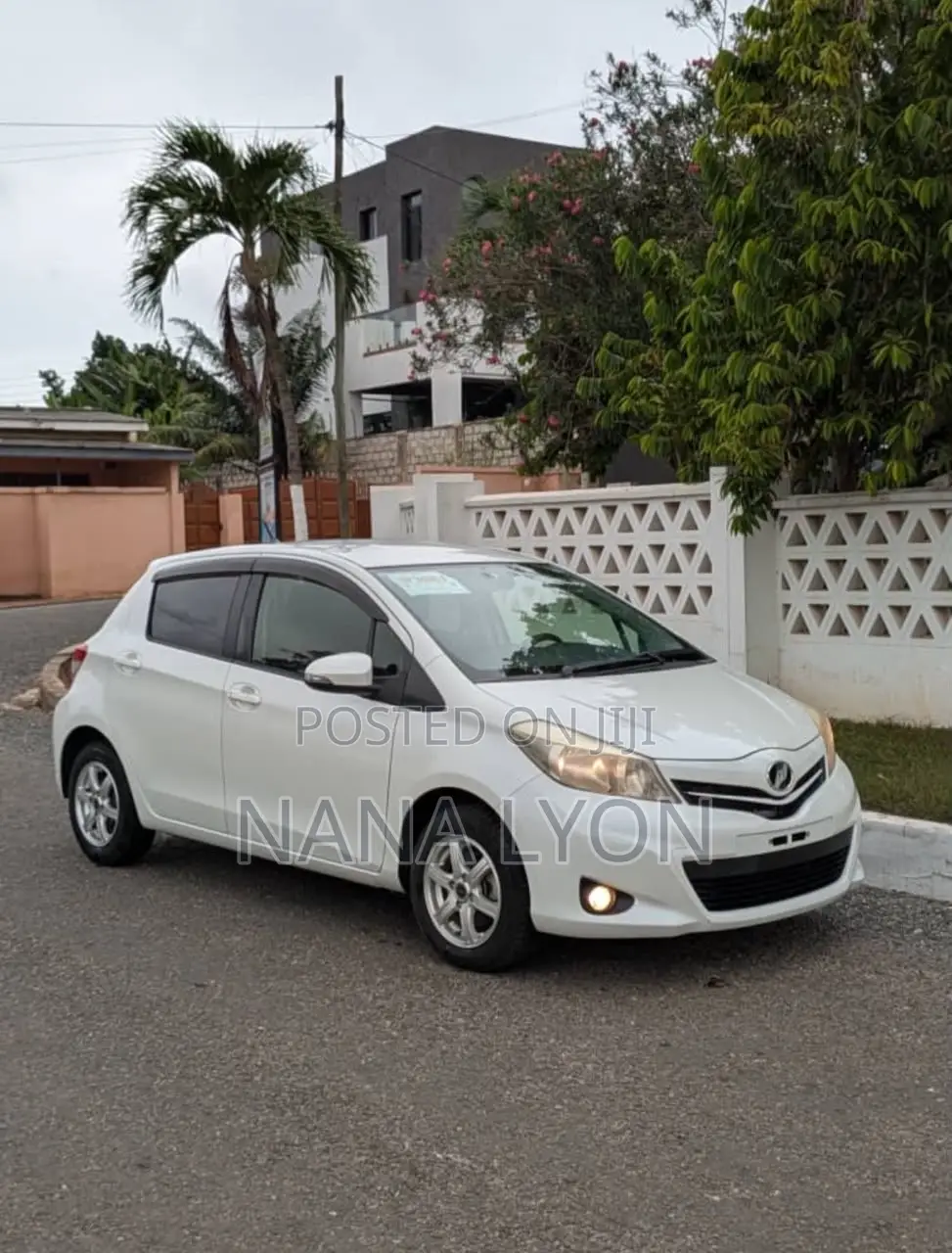 Toyota Vitz 1.3 FWD 5dr 2013 Pearl