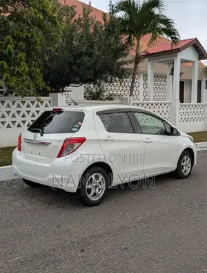Toyota Vitz 1.3 FWD 5dr 2013 Pearl