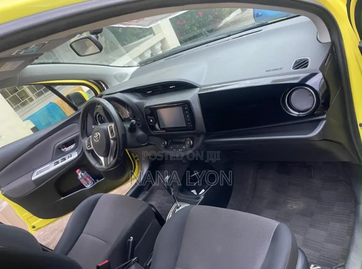 Toyota Vitz 1.3 FWD 5dr 2015 Yellow
