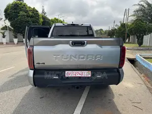 Toyota Tundra Limited CrewMax 5.5' Bed 2024 Silver