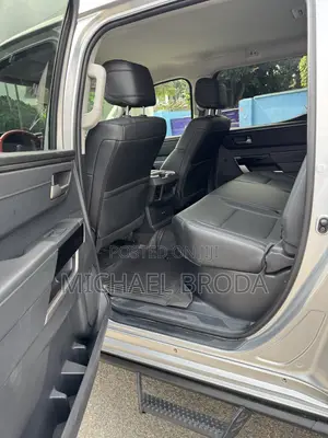 Toyota Tundra Limited CrewMax 5.5' Bed 2024 Silver