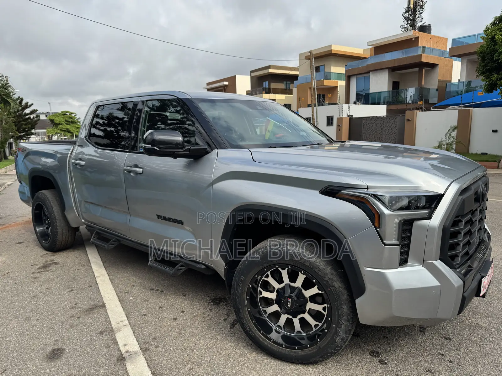 Toyota Tundra Limited CrewMax 5.5' Bed 2024 Silver