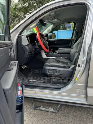 Toyota Tundra Limited CrewMax 5.5' Bed 2024 Silver