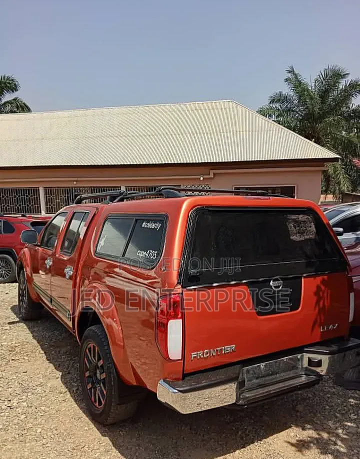 Nissan Frontier 2011 Orange