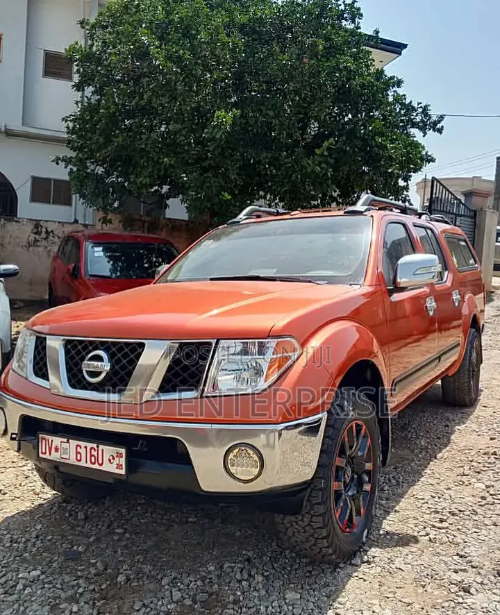 Nissan Frontier 2011 Orange