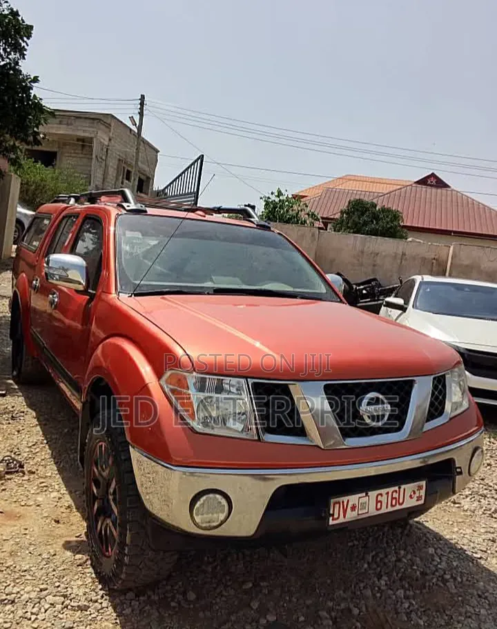 Nissan Frontier 2011 Orange
