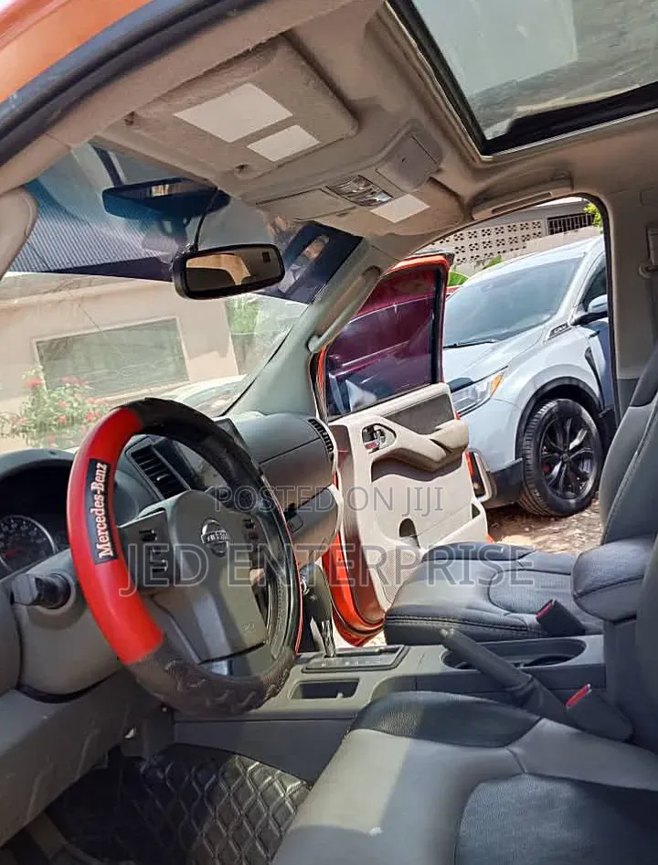 Nissan Frontier 2011 Orange