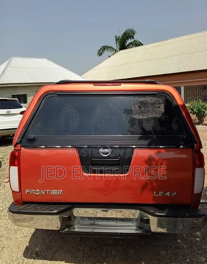 Nissan Frontier 2011 Orange