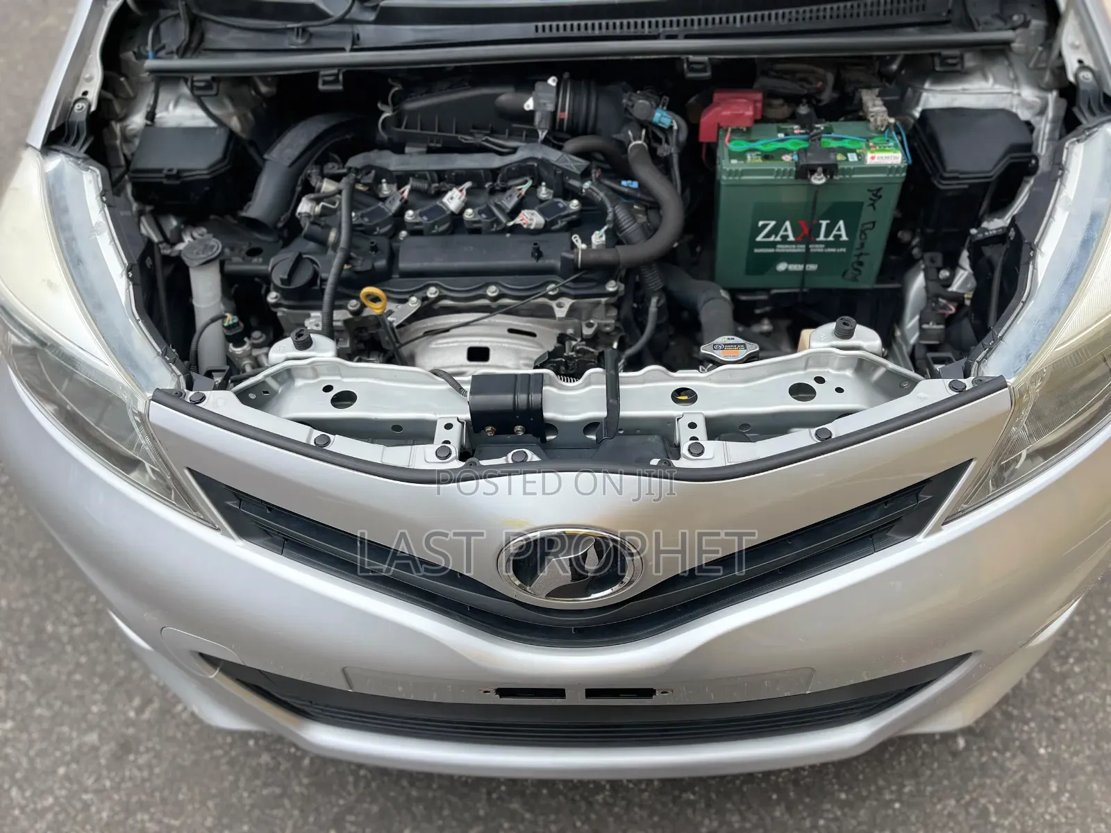 Toyota Vitz 2014 Silver