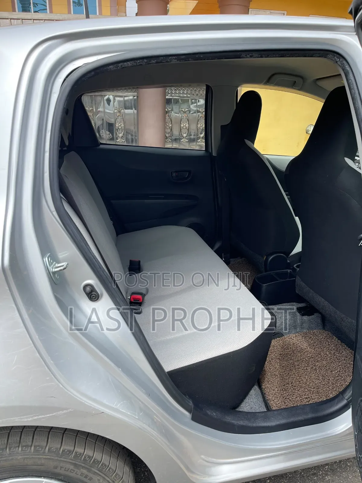 Toyota Vitz 2014 Silver