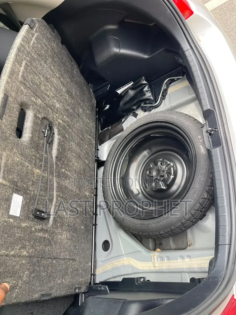 Toyota Vitz 2014 Silver