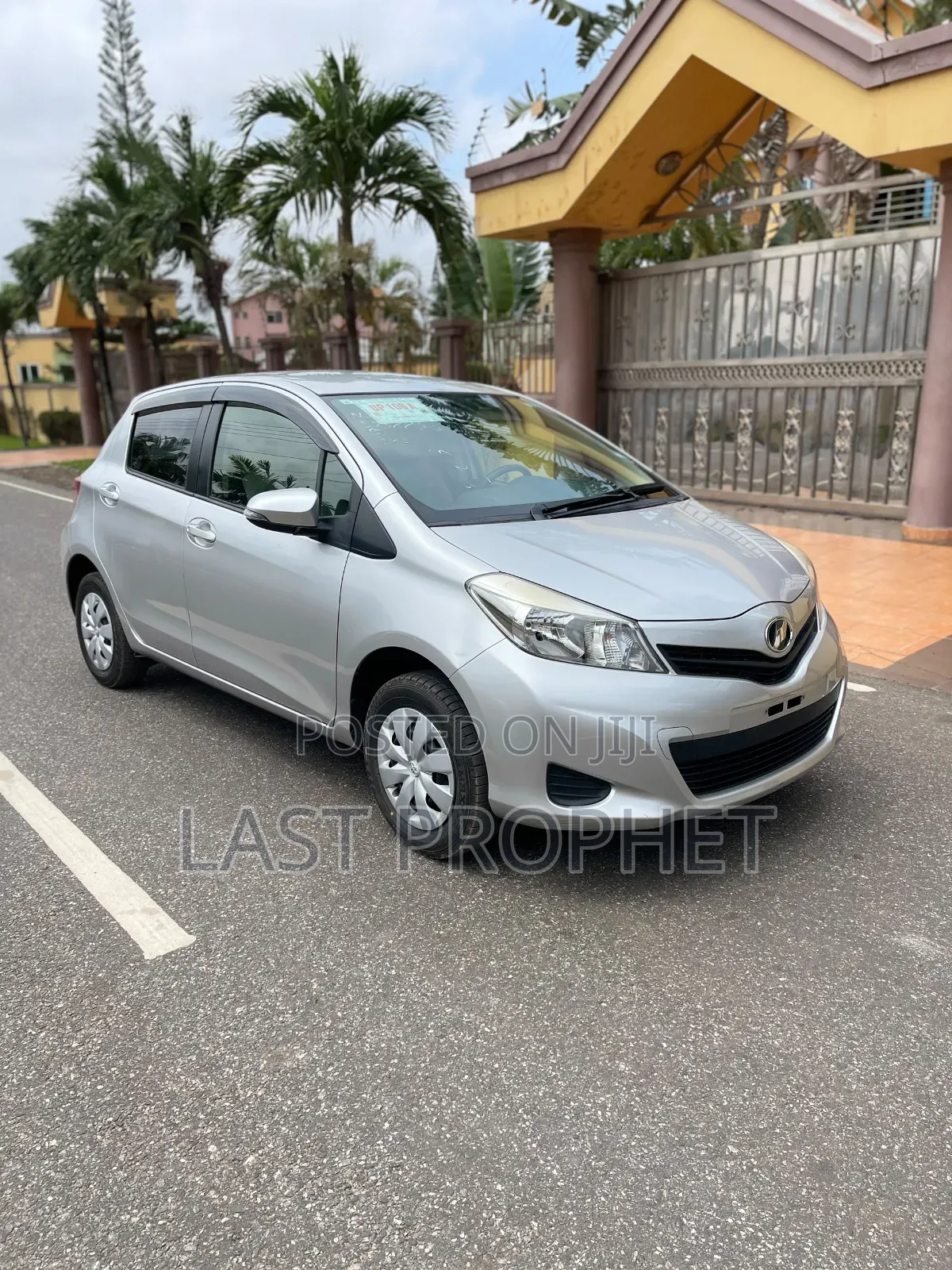 Toyota Vitz 2014 Silver