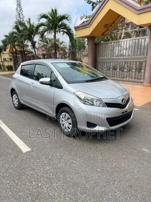Toyota Vitz 2014 Silver