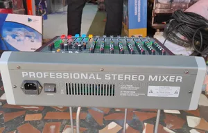 Yamaha PA-800 Is an 8-Channel Professional Audio Mixer With USB