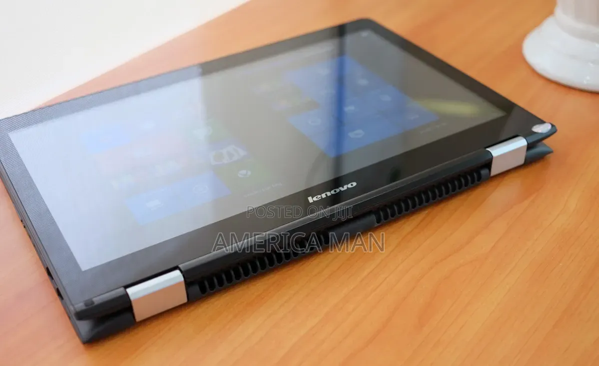 Laptop Lenovo Yoga 700 8GB AMD A8 HDD+SSD 500GB