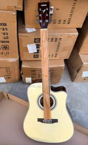 Yamaha Acoustic-Electric Guitar/ Semi-Acoustic Guitar
