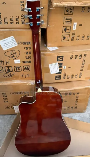 Yamaha Acoustic-Electric Guitar/ Semi-Acoustic Guitar
