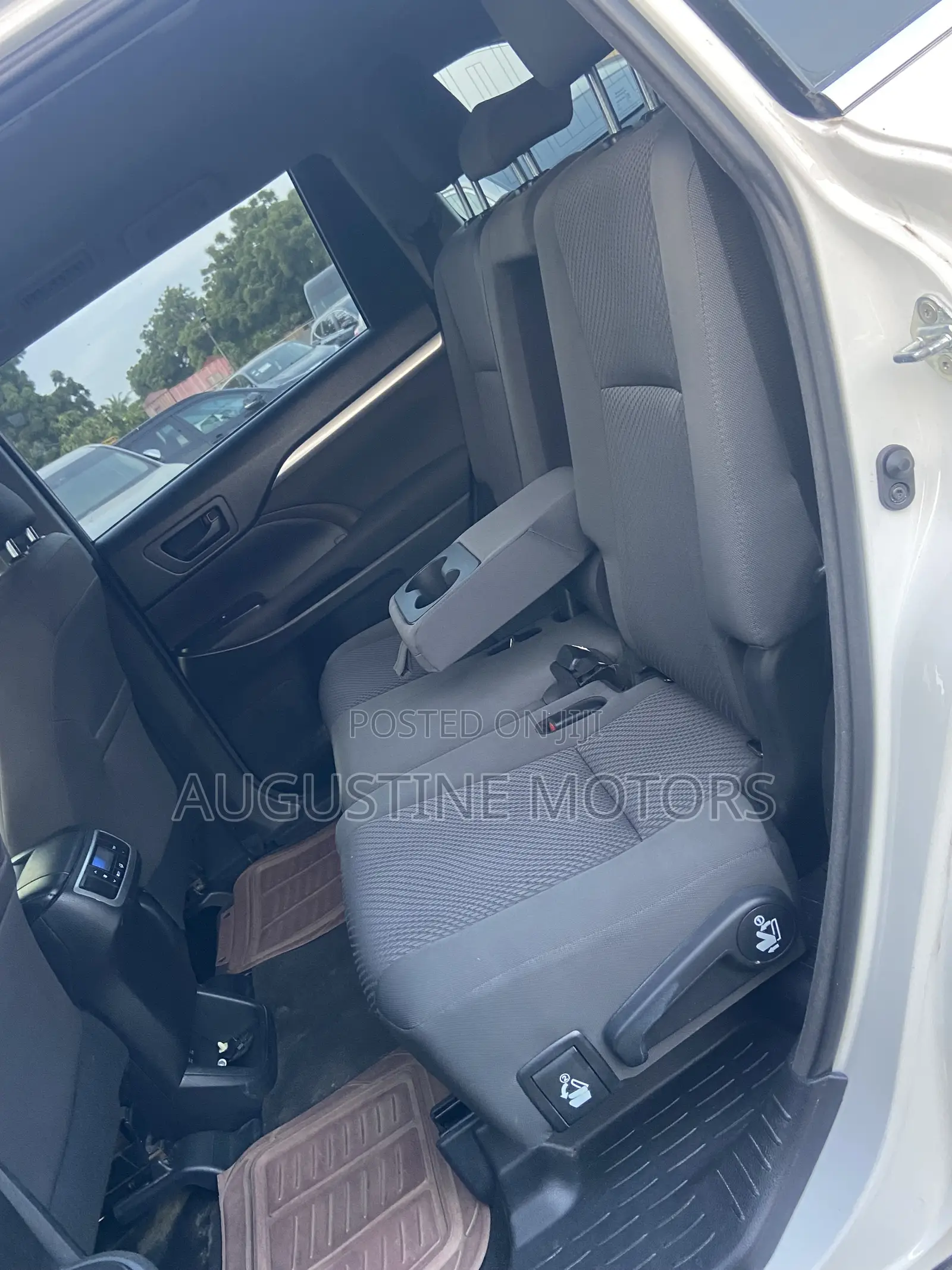Toyota Highlander LE 2019 White