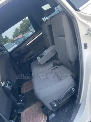 Toyota Highlander LE 2019 White