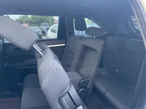 Toyota Highlander LE 2019 White