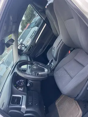 Toyota Highlander LE 2019 White