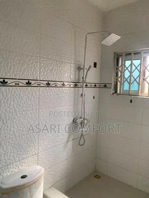 4bdrm House in Cool, Pokuase for rent