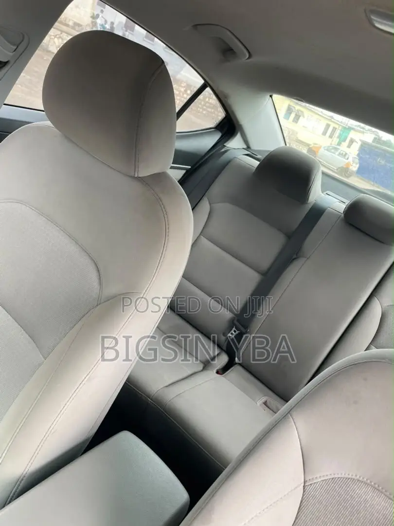 Hyundai Elantra SE 2018 Red