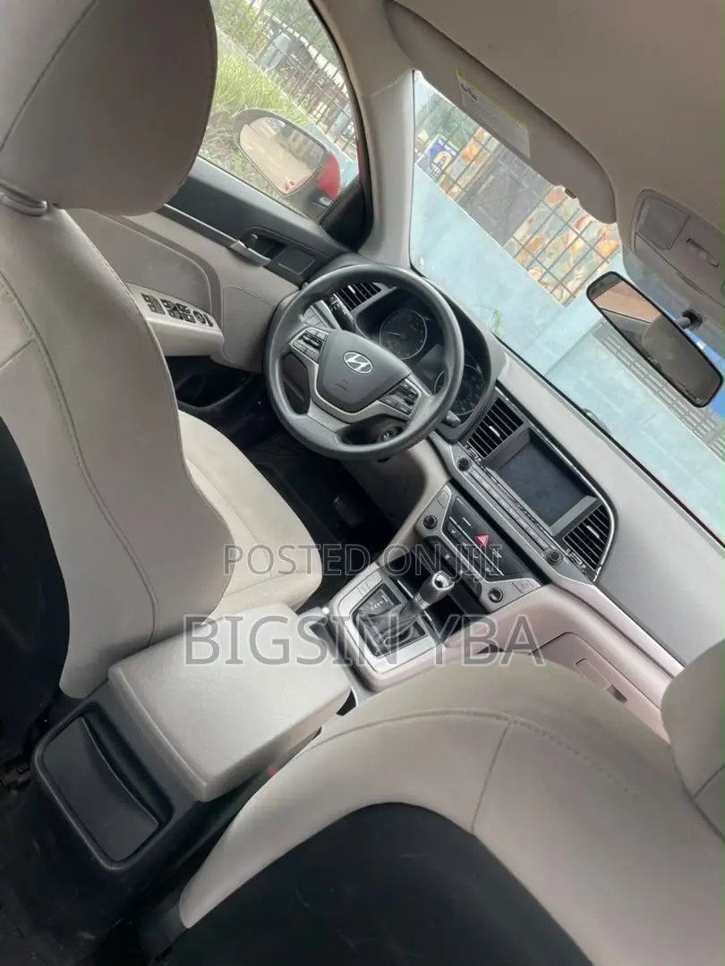Hyundai Elantra SE 2018 Red