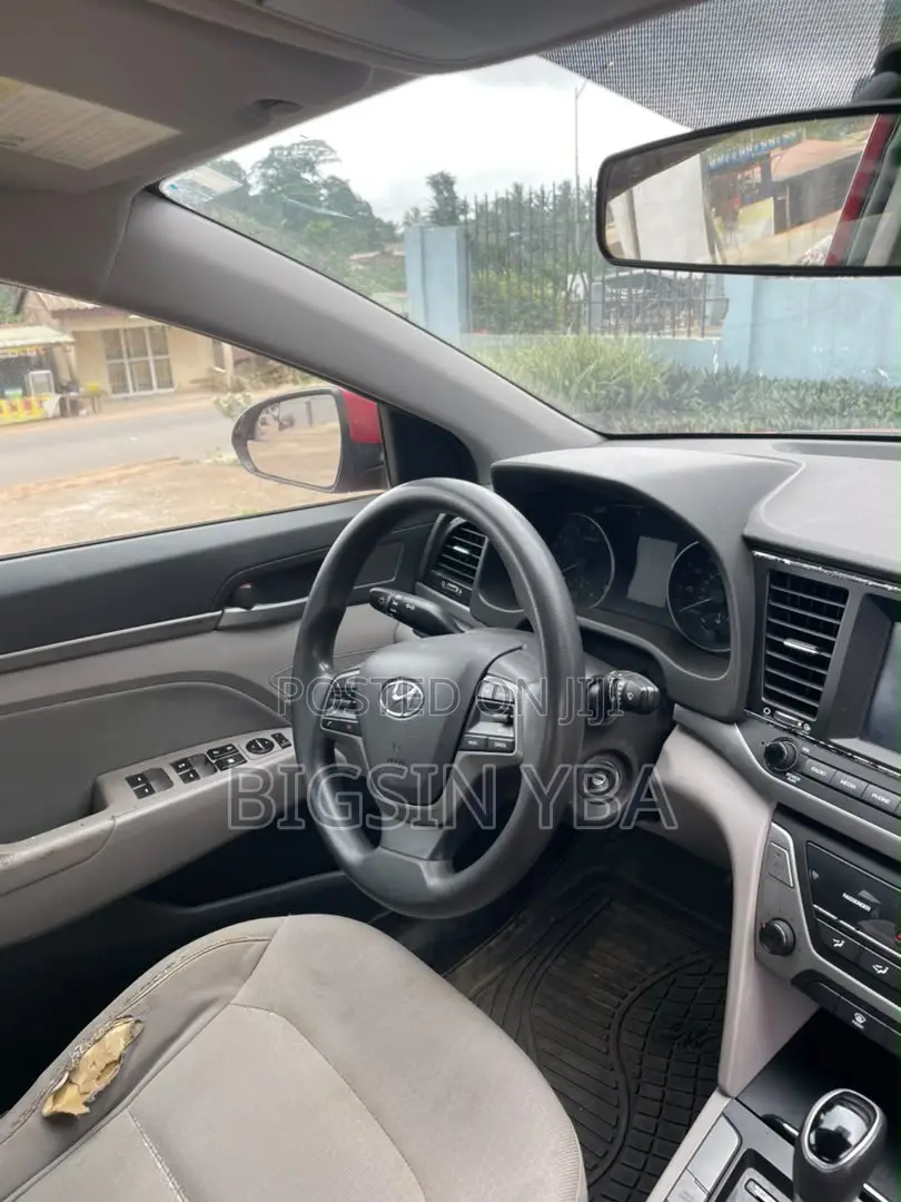 Hyundai Elantra SE 2018 Red