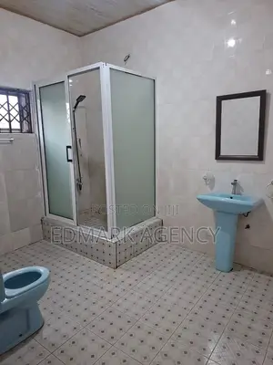 5bdrm House in Kwabenya Acp for rent