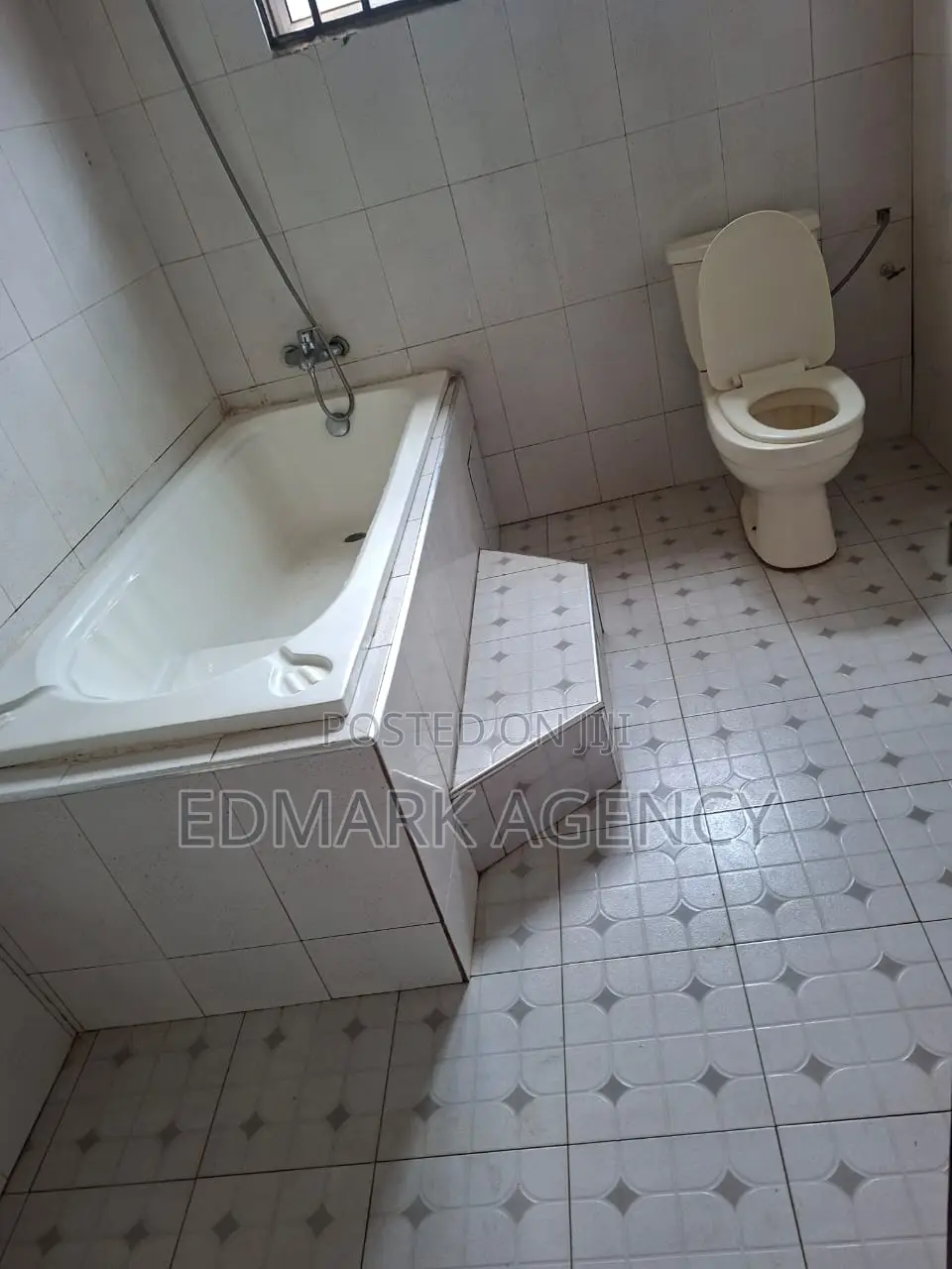 5bdrm House in Kwabenya Acp for rent