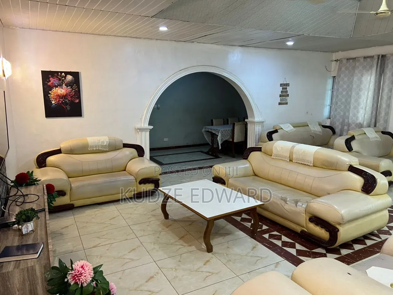 7bdrm House in Ngleshie Amanfro for sale