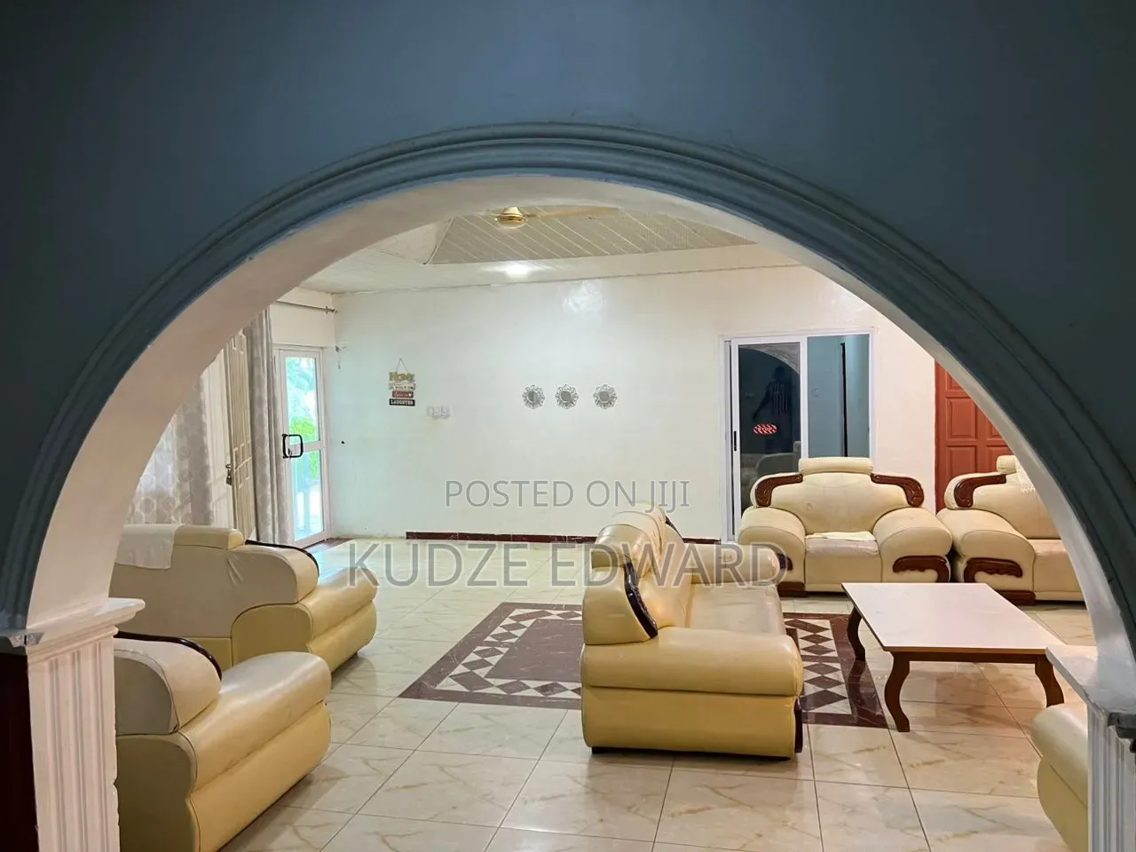 7bdrm House in Ngleshie Amanfro for sale