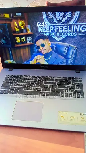 Laptop Asus Vivobook 17 8GB Intel Pentium HDD+SSD 128GB