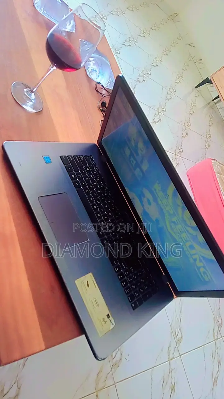 Laptop Asus Vivobook 17 8GB Intel Pentium HDD+SSD 128GB