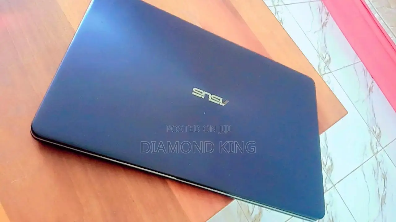 Laptop Asus Vivobook 17 8GB Intel Pentium HDD+SSD 128GB