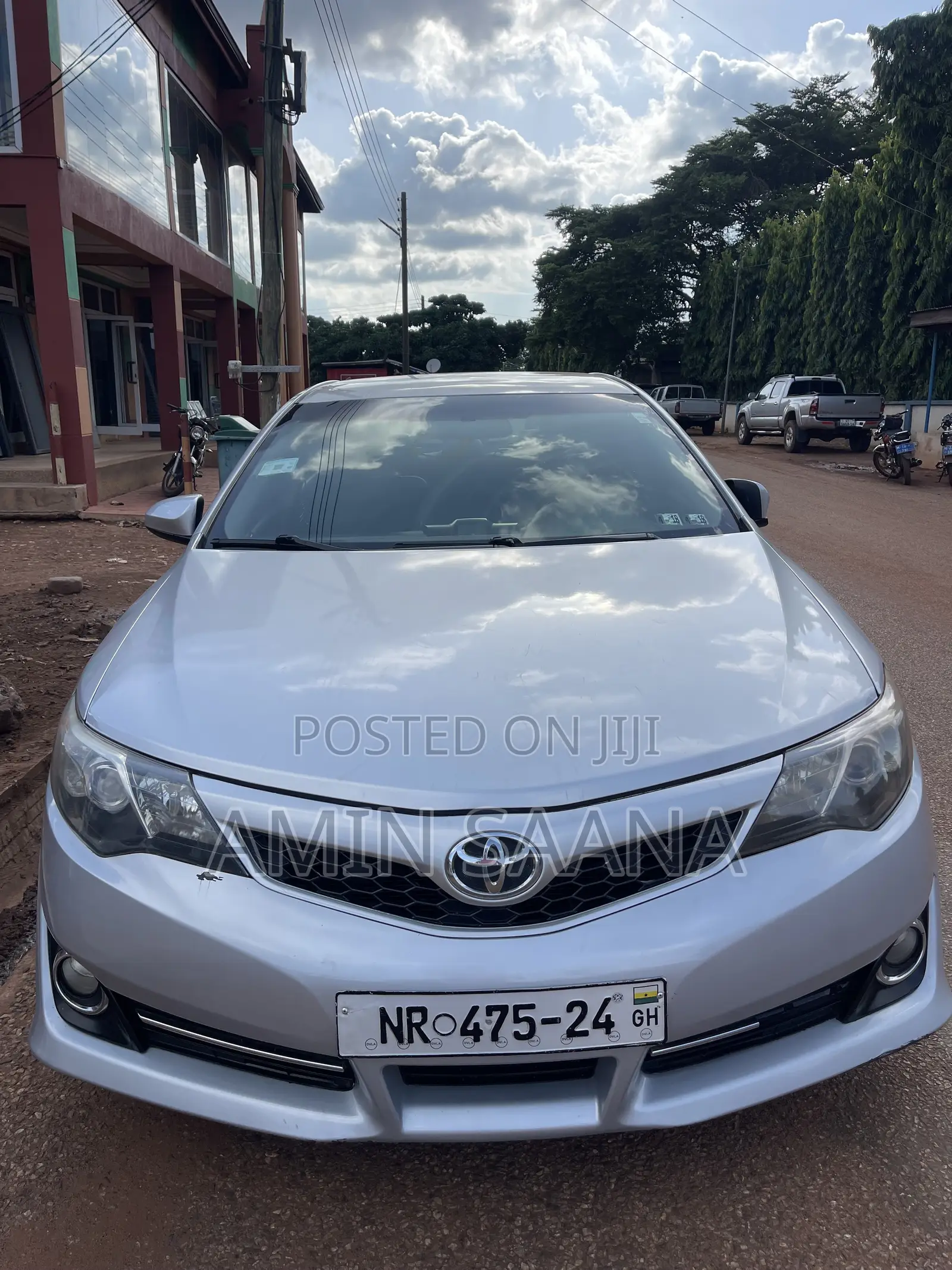 Toyota Camry SE 4dr Sedan w/Prod. End 11/13 (3.5L 6cyl 6A) 2014 Silver