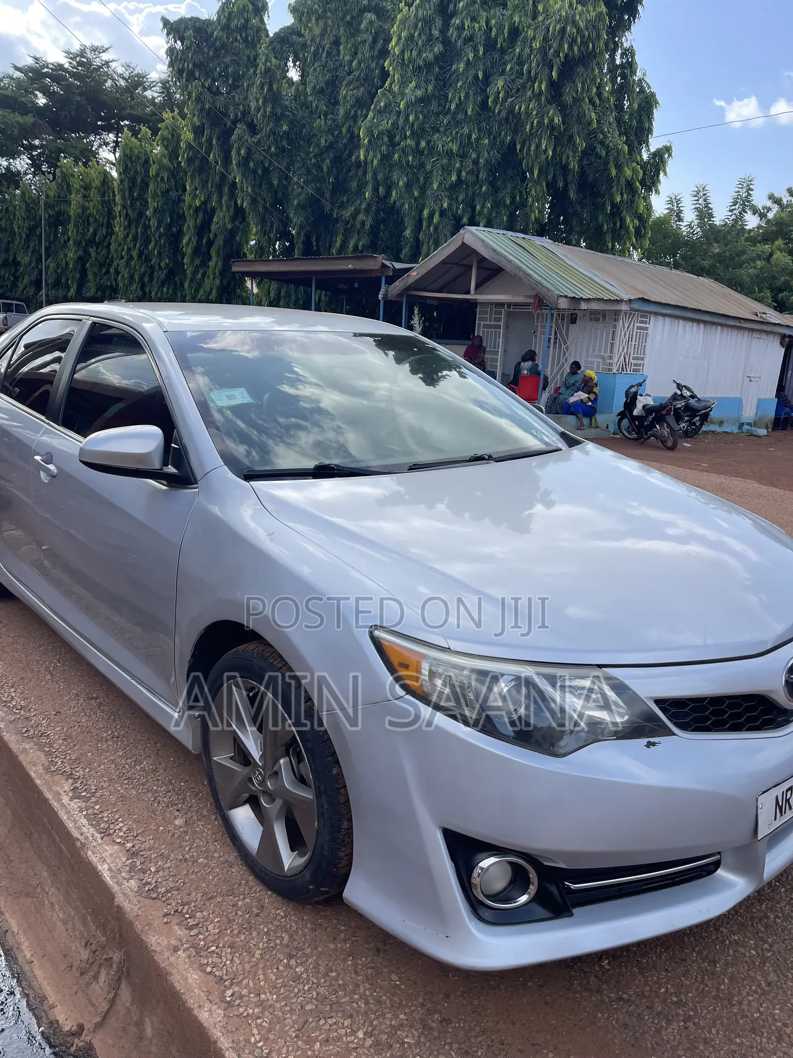 Toyota Camry SE 4dr Sedan w/Prod. End 11/13 (3.5L 6cyl 6A) 2014 Silver