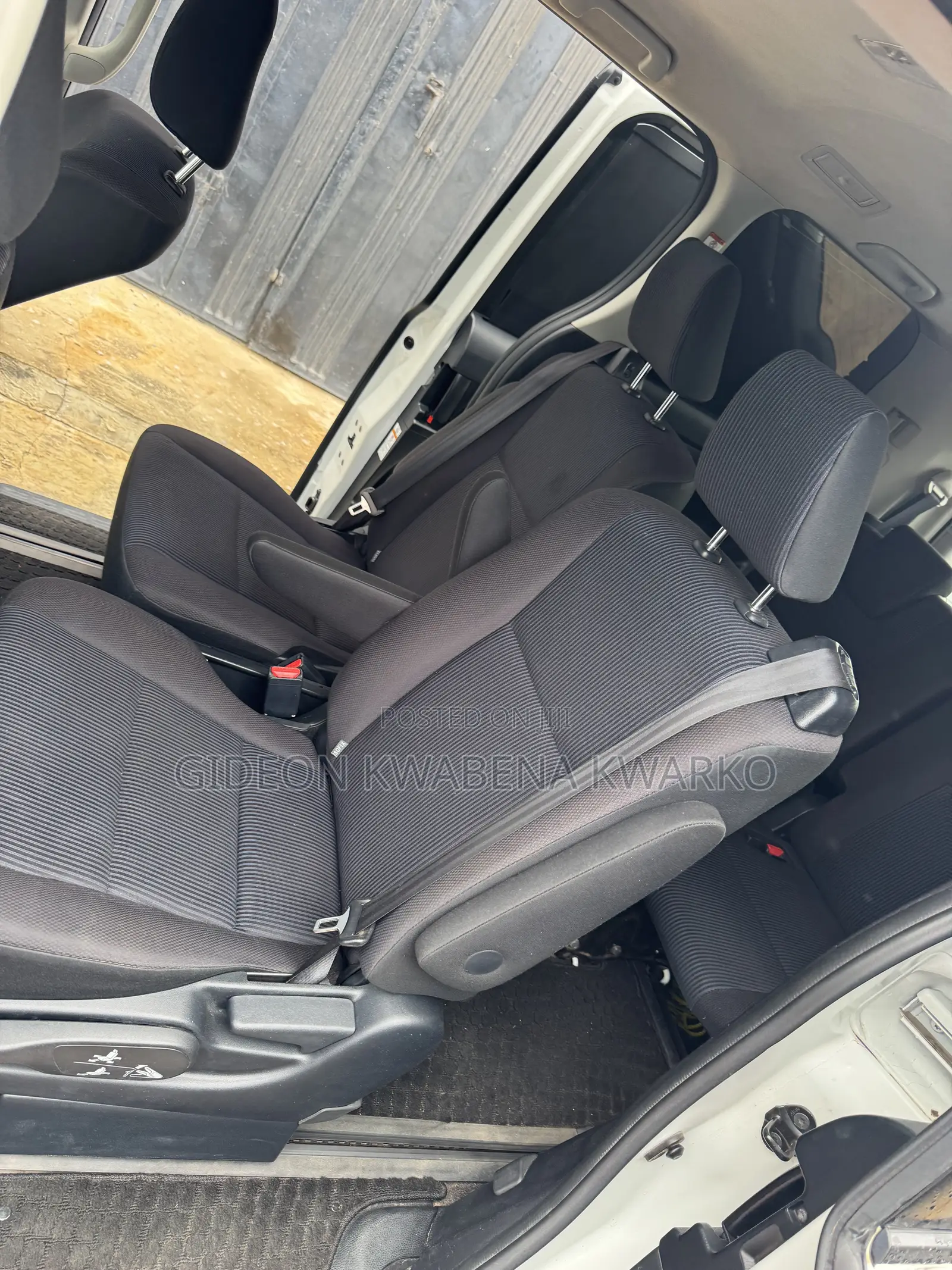 Toyota Voxy Hybrid X 2WD 7-Seater 2015 White