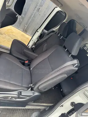 Toyota Voxy Hybrid X 2WD 7-Seater 2015 White