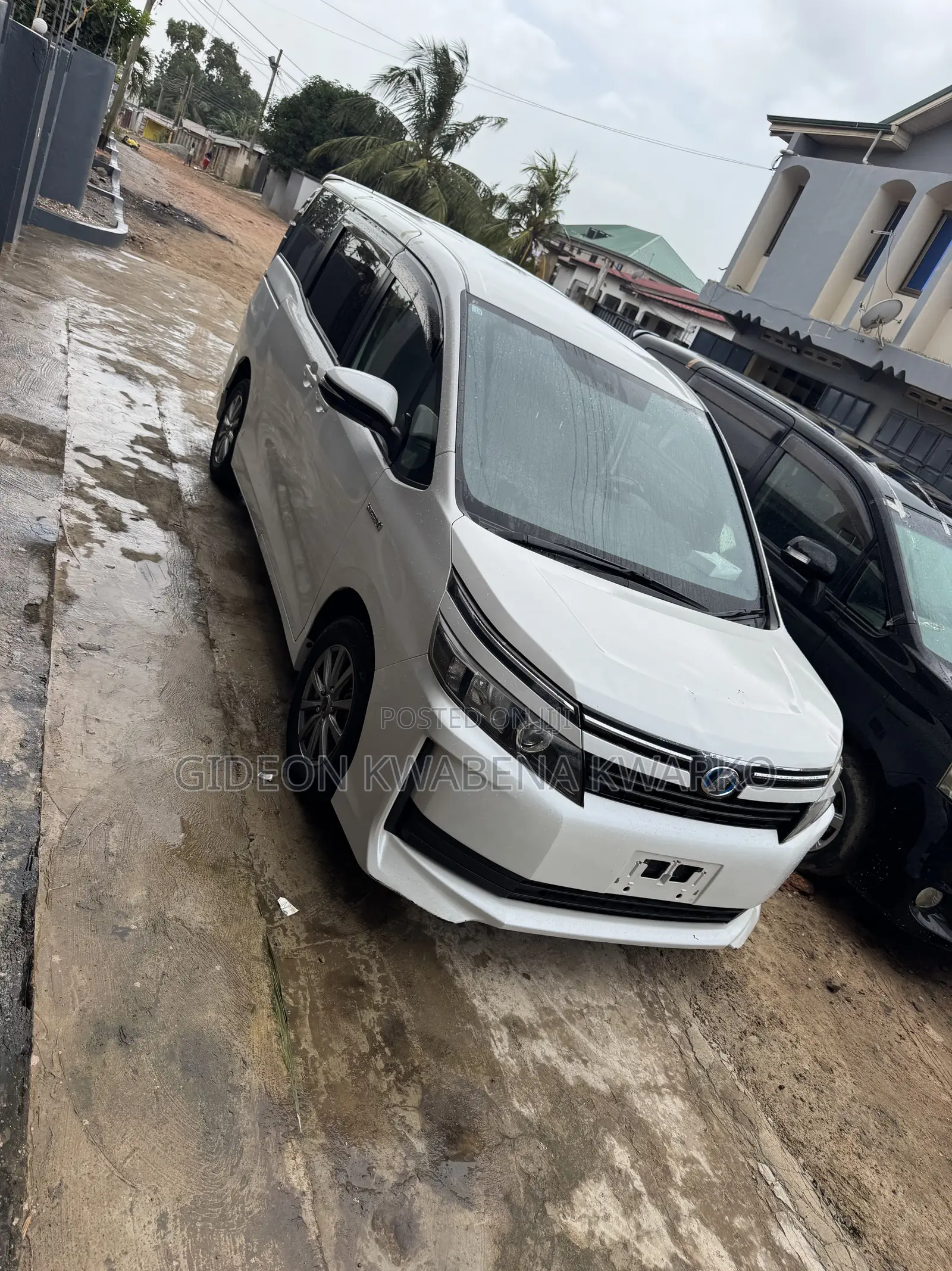 Toyota Voxy Hybrid X 2WD 7-Seater 2015 White