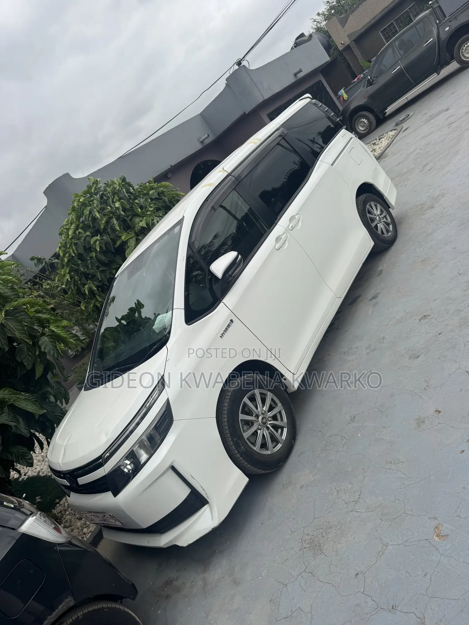 Toyota Voxy Hybrid X 2WD 7-Seater 2015 White