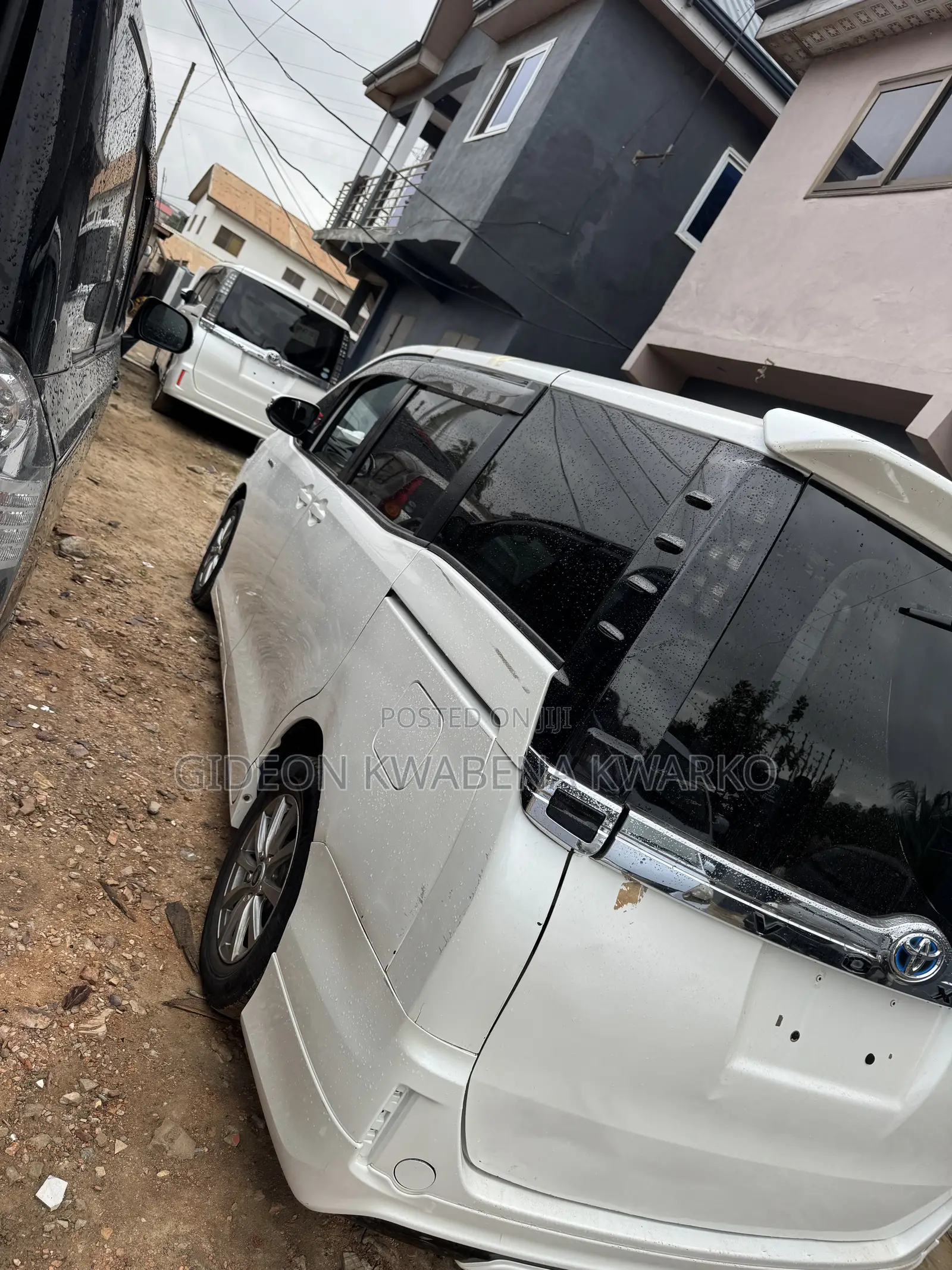 Toyota Voxy Hybrid X 2WD 7-Seater 2015 White
